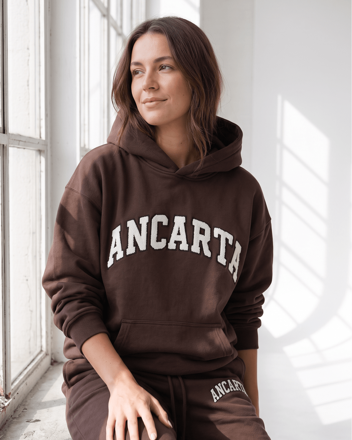Organic Cotton Relaxed Hoodie in Chocolate – Ancarta